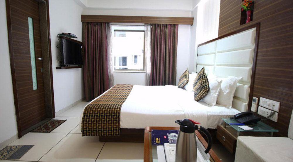 Atithi The Hotel Ahmedabad Esterno foto