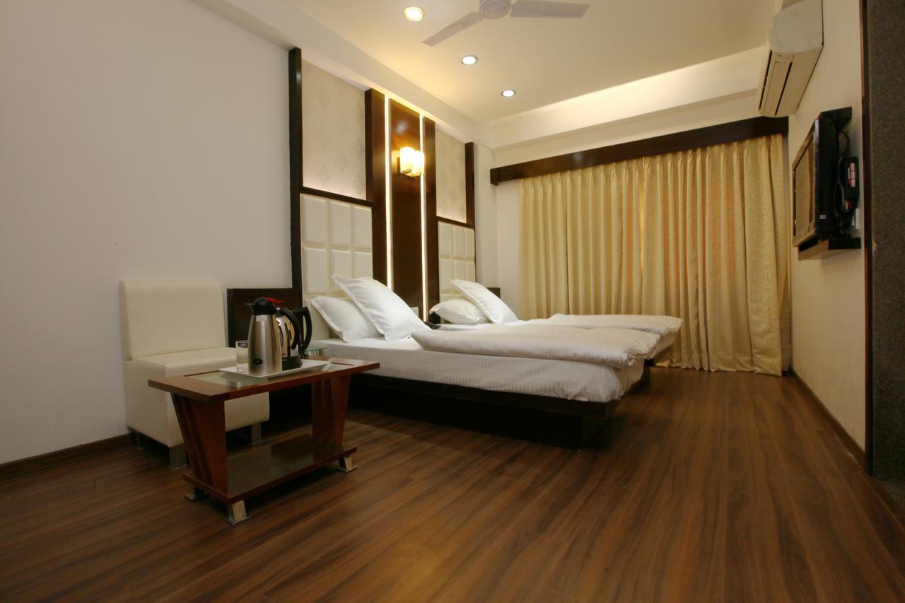 Atithi The Hotel Ahmedabad Esterno foto